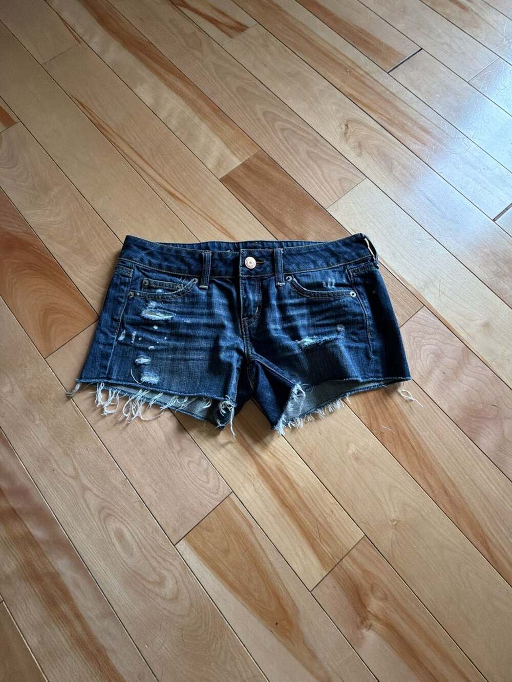 SIZE 4 American Eagle Outfitters Women's Distressed Denim Cutoff Shorts